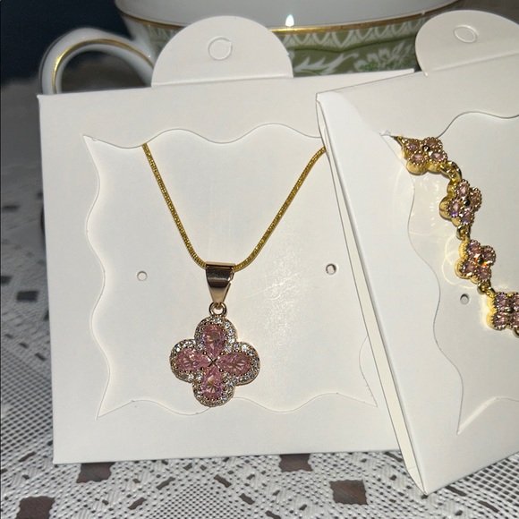 New Gold-Plated Pink Crystal Clover Necklace – Elegant Women's Jewelry - Picture 2 of 3
